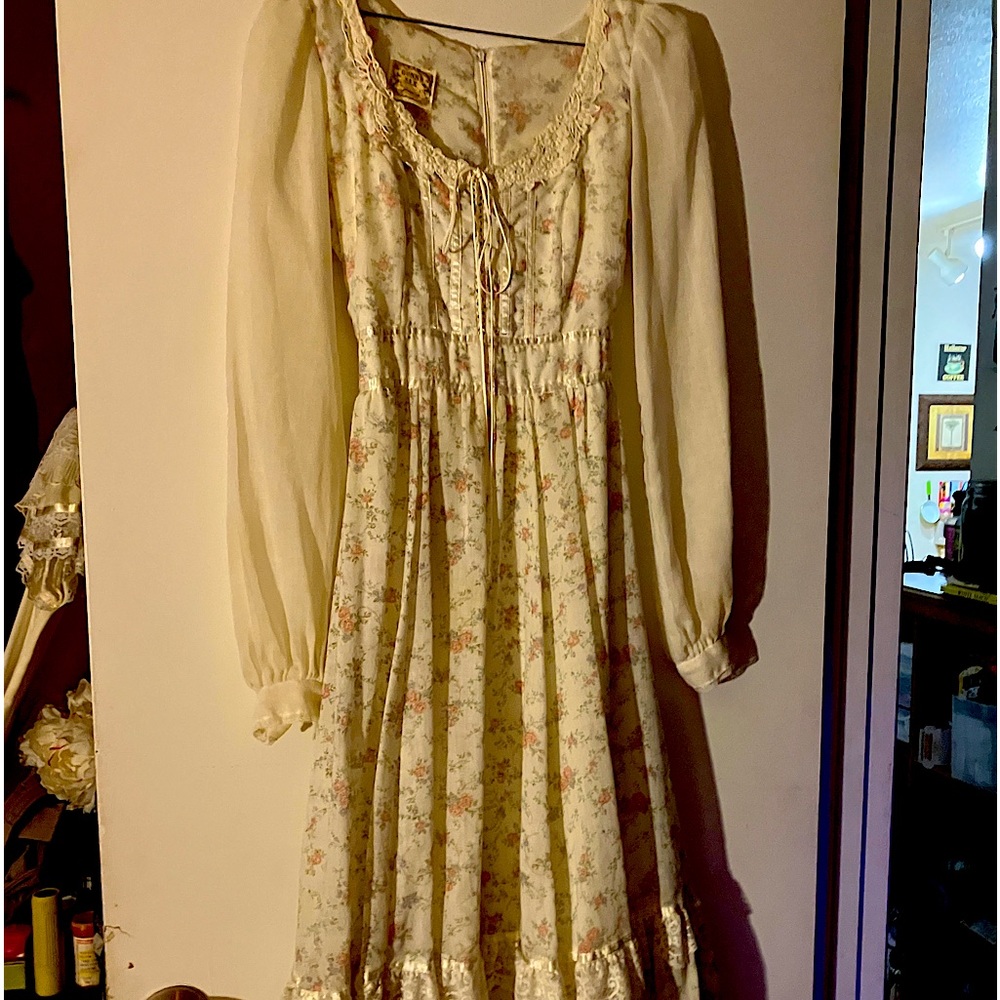 Beautiful Jessica McClintock Gunne Dress